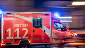 Reutlingen: Auto kollidiert mit Krankenwagen – Patientin stirbt